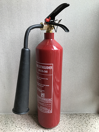 2kg 二氧化碳滅火筒 - 電房機房更換